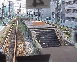 JR鶴見線に残る、前身の鶴見臨港鉄道・本山駅廃駅跡、プラットホーム