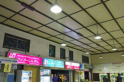 JR両毛線・伊勢崎駅、駅舎内部の天井