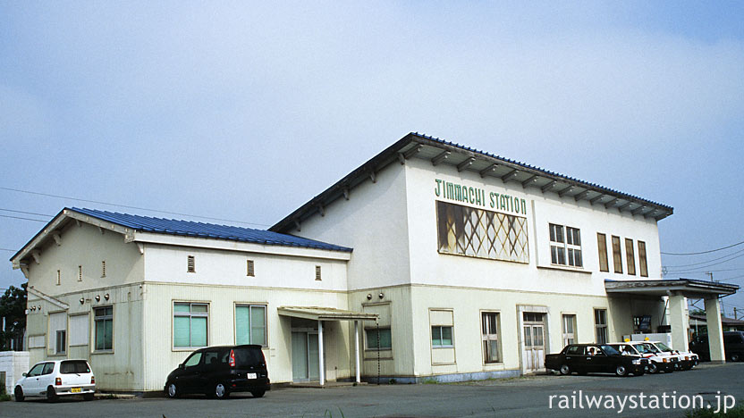 奥羽本線・神町駅。連合軍占領下の面影を残した木造駅舎