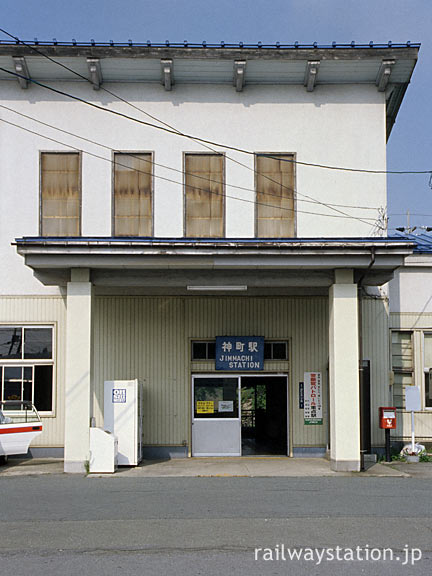 JR東日本・奥羽本線・神町駅駅舎、車寄せ付近