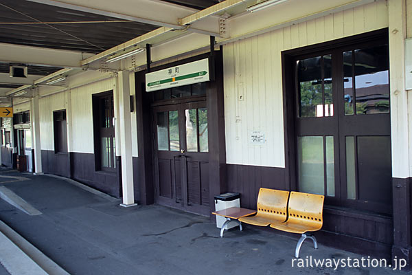 JR東日本・奥羽本線・神町駅、駅舎ホーム側