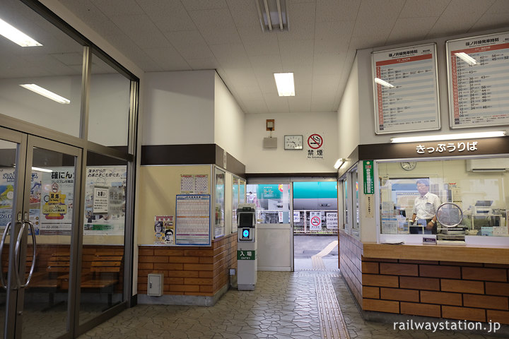 JR東日本・篠ノ井線・南松本駅、駅舎内部の出札口