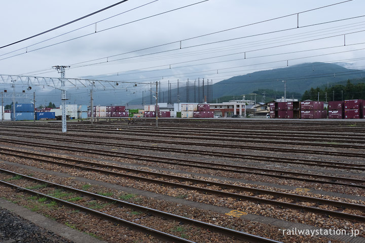 JR東日本篠ノ井線・南松本駅、JR貨物の駅も併設