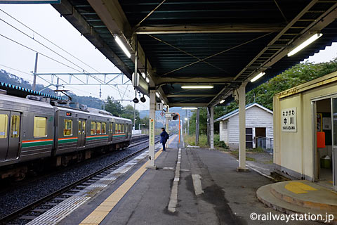 中川駅ホーム、奥羽本線(山形線)主力の719系5000番台