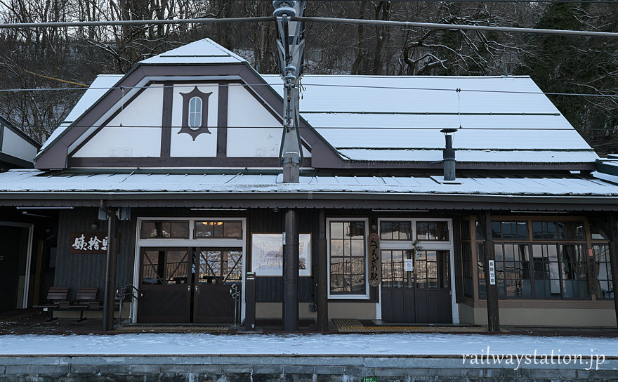 JR東日本・姨捨駅、昭和初期築の洋風木造駅舎