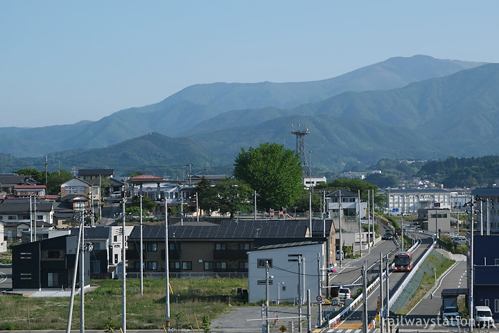 雄大な山々と大船渡線BRTが眺められる大船渡プラザホテル