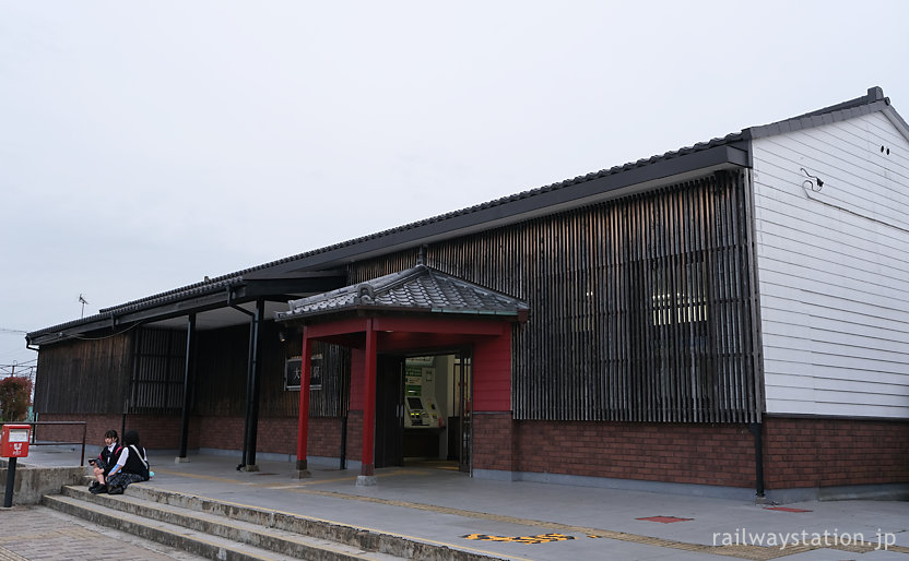 JR東日本常磐線・大津港駅、新築のようにリニューアルされた木造駅舎