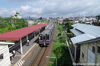 盛岡市、JR東北本線・仙北町駅ホーム