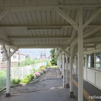 JR東北本線・仙北町駅の木造駅舎、ホーム上屋