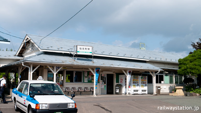 JR東北本線・仙北町駅、風格ある木造駅舎が現役