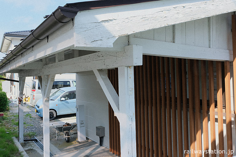 大船渡線BRT下船渡駅、木造駅舎らしい造り残す