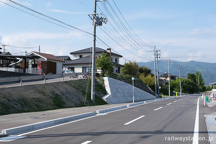 大船渡線BRT、高台にある下船渡駅、震災で街並は一変…