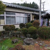 信濃境駅の池庭跡 (JR東日本・中央本線)～青い鳥舞った!?白樺寄り添う枯池～