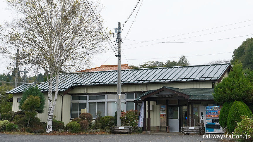 「青い鳥」の清澄駅ことJR中央本線・信濃境駅、ロケ地となった木造駅舎