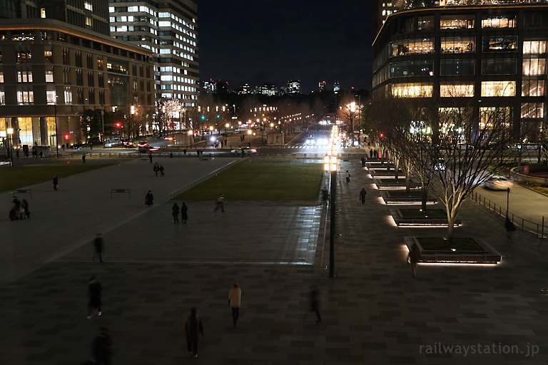 東京ステーションホテル客室から見た駅前広場の夜景