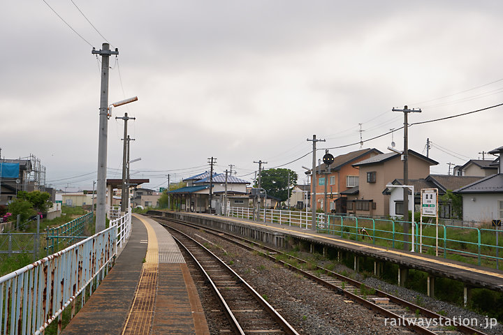 JR東日本石巻線・渡波駅、2面2線のプラットホーム