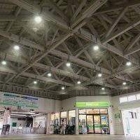 JR横須賀線・横須賀駅の木造駅舎、コンコースの大屋根