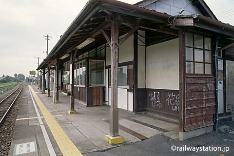 埼玉県寄居町、JR八高線・用土駅、現役同様に佇み続ける木造駅舎