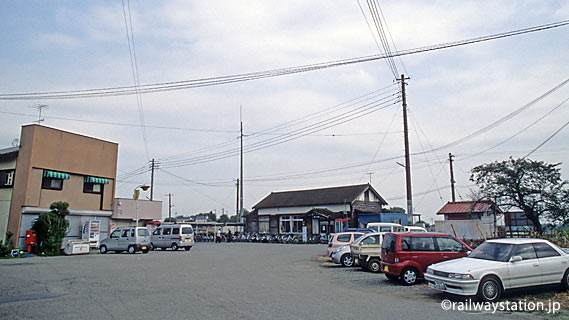 埼玉県寄居町、JR八高線の用土駅。駅前の風景。