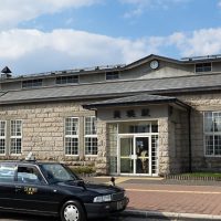 美瑛駅(JR北海道・富良野線)～石造り駅舎と色づく白樺が印象深い駅～