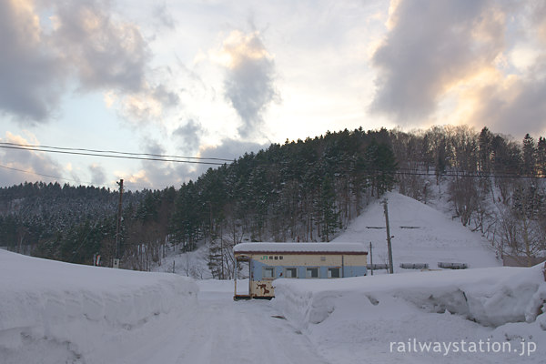 冬の留萌本線、雪に包まれた幌糠駅
