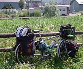 北海道を自転車旅行中、休憩でふと眺めたJR留萌本線・幌糠駅