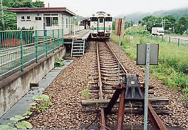 JR北海道・石勝線、1日1往復の列車しかない秘境駅、楓駅