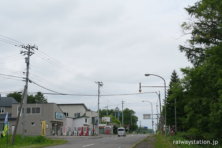 北海道中標津町、標津線の旧上武佐駅前の集落