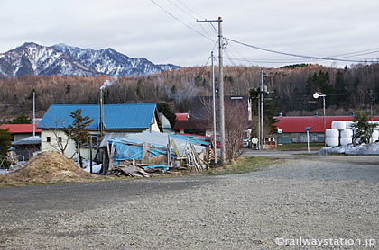 JR北海道・石北本線の秘境駅、上白滝駅前の風景