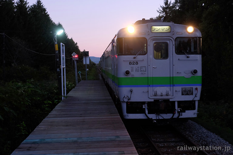 JR北海道宗谷本線・北剣淵駅に進入するキハ40の普通列車