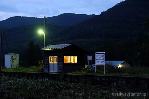 石北本線の秘境駅、旧白滝駅夜の風景