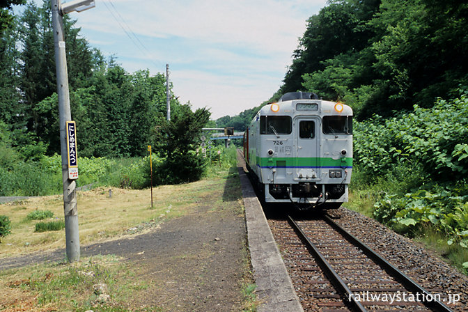 JR石北本線・西女満別駅に入線したキハ40気動車