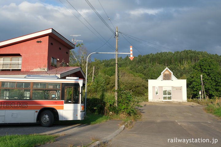 宗谷本線・恩根内駅と名士バス