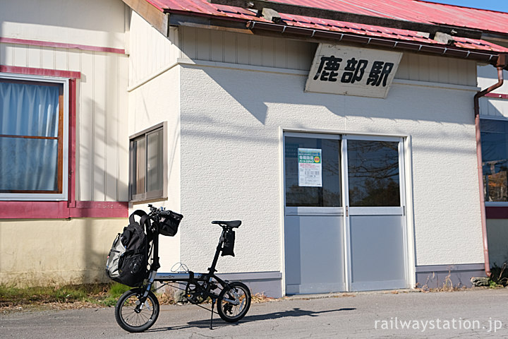 鹿部駅からは折りたたみ自転車で町の中心部へ…