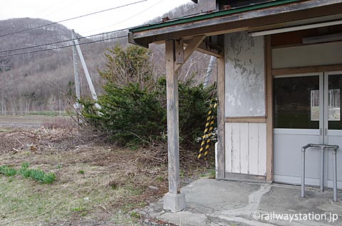 白滝シリーズ、石北本線・下白滝駅、改札跡横の池庭跡