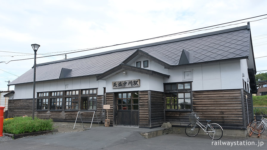 宗谷本線・天塩中川駅、昔の姿をイメージして改修された木造駅舎