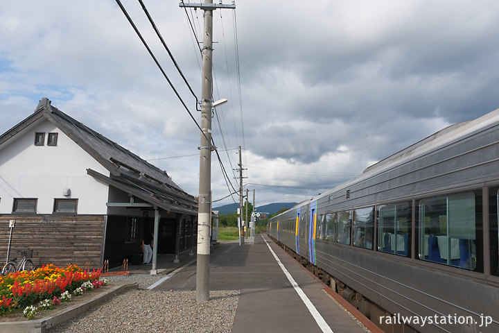 宗谷本線、上り特急サロベツで天塩中川駅へ…