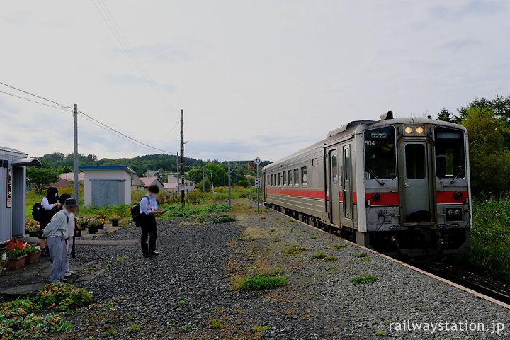 宗谷本線稚内行き普通列車、勇知駅で数人の乗客