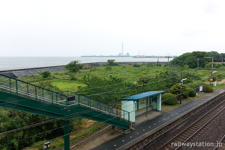 JR日豊本線・豊前松江駅ホームと海