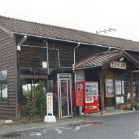 豊前松江駅(JR九州・日豊本線)～薔薇の花との競演が印象的な木造駅舎～