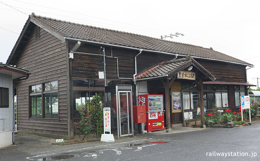 JR日豊本線・豊前松江駅、昭和初期築の木造駅舎