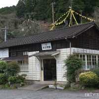 大行司駅 (JR九州・日田彦山線)～プラットホーム眼下の木造駅舎～