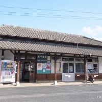 JR九州・日豊本線、大正築の古い木造駅舎が残る東中津駅