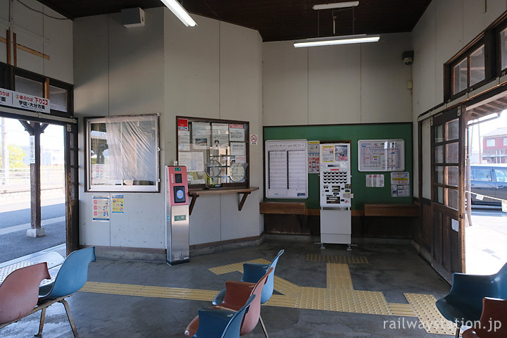 日豊本線・東中津駅の待合室