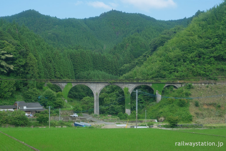 日田彦山線のめがね橋、コンクリートのアーチが美しい栗木野橋梁