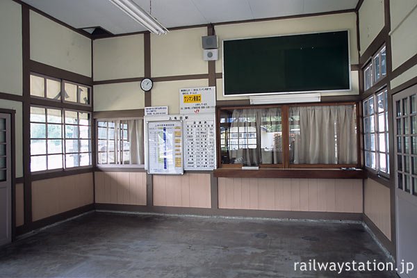 JR九州・佐世保線・上有田駅の木造駅舎、窓口跡