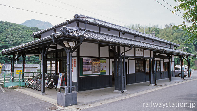 JR九州・佐世保線・上有田駅、明治31年開業時からの木造駅舎