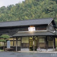 明治築、百年の木造駅舎、肥薩線の嘉例川駅