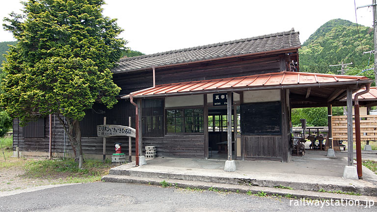 肥薩線・真幸駅、開業の明治44年以来の木造駅舎