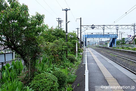 JR九州・佐世保線・三間坂駅の長いプラットホーム